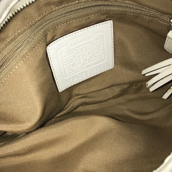 Coach purse , USED, winter white color , LEATHER - Picture 4 of 8